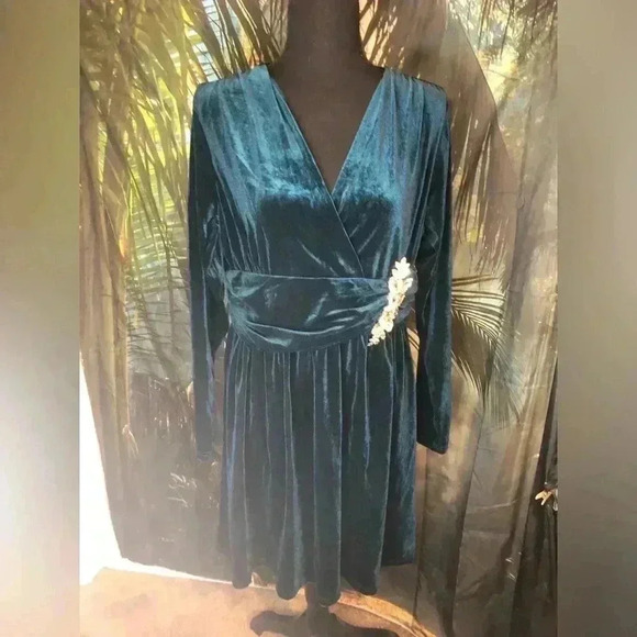 Deep Teal Long Sleeve Ruched Embellished Velvet Gown size small XL Medium large - Picture 4 of 15
